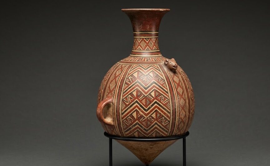 A traditional Inca ceramic vessel known as an aryballos used for storing chicha.
